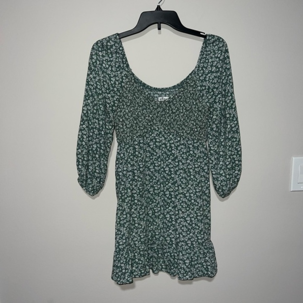 Sage green with white floral print stretchy hollister dress Small